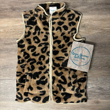 Load image into Gallery viewer, Leopard Fleece Vest - Mama