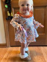 Load image into Gallery viewer, Floral Bib Set