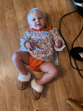 Load image into Gallery viewer, Floral Bib Set