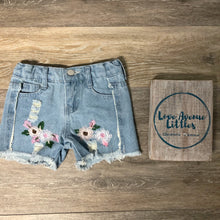 Load image into Gallery viewer, Floral Denim Shorts